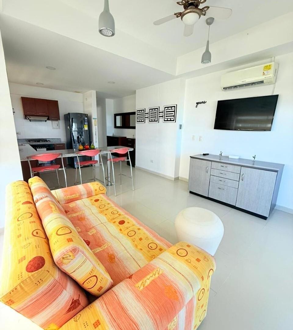 Apartamento frente al mar vistas panoramicas y piscina Apartamento *