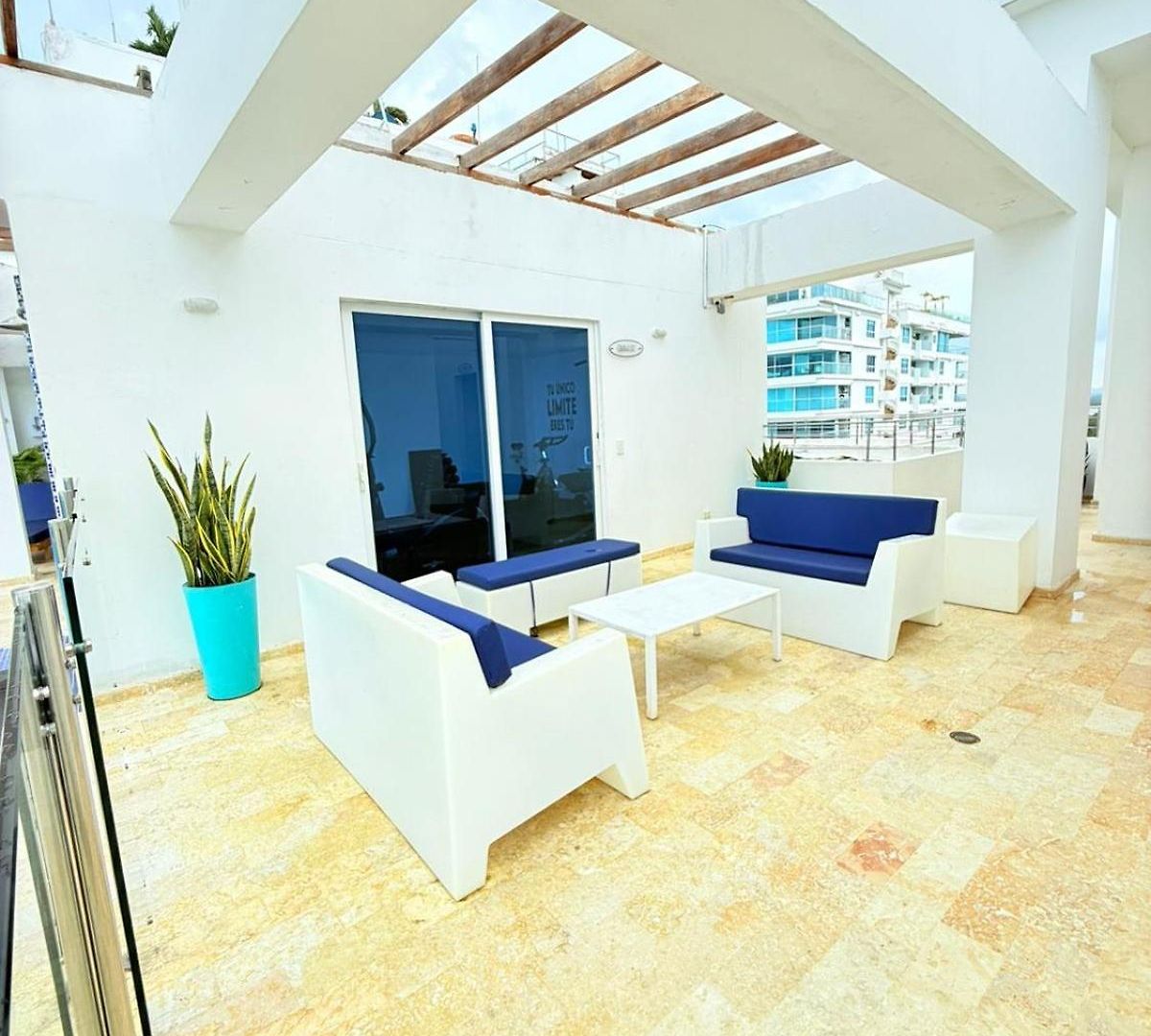 Apartamento frente al mar vistas panoramicas y piscina Apartamento *