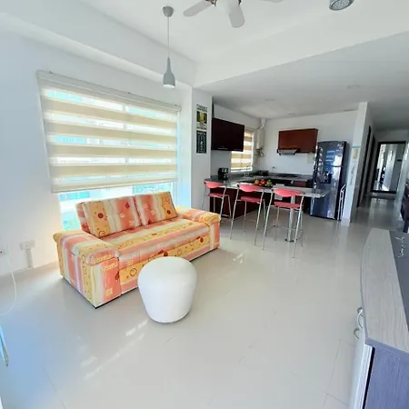 Apartamento frente al mar vistas panoramicas y piscina Apartamento