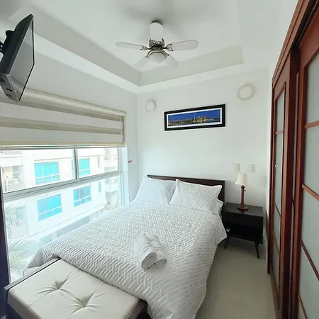 Apartamento frente al mar vistas panoramicas y piscina Apartamento Cartagena