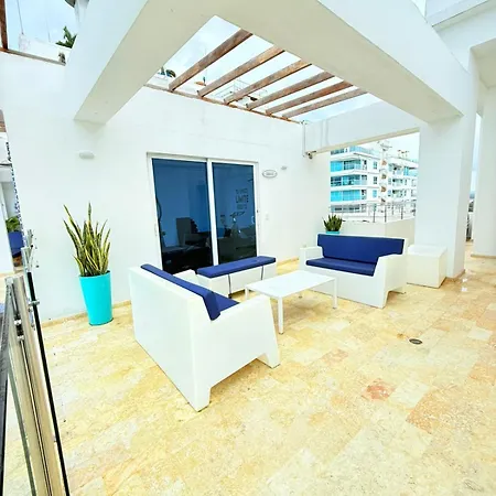 Apartamento frente al mar vistas panoramicas y piscina Apartamento *